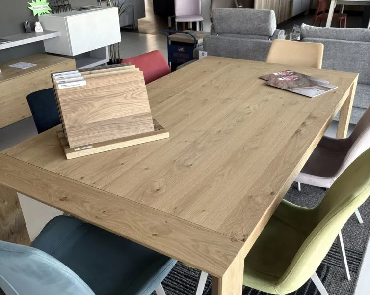 Tavoli e sedie d'arredamento presso Mobili Castelli a Illasi, Verona.