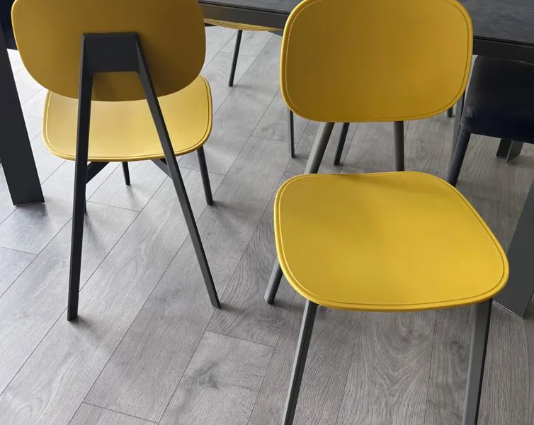 Tavoli e sedie d'arredamento presso Mobili Castelli a Illasi, Verona.