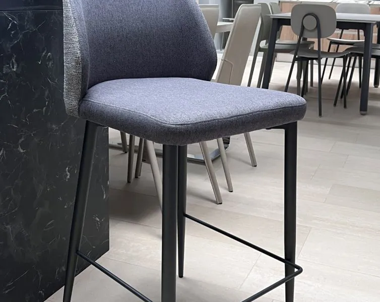 Tavoli e sedie d'arredamento presso Mobili Castelli a Illasi, Verona.