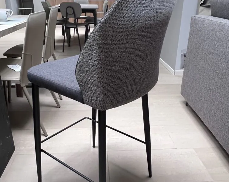 Tavoli e sedie d'arredamento presso Mobili Castelli a Illasi, Verona.