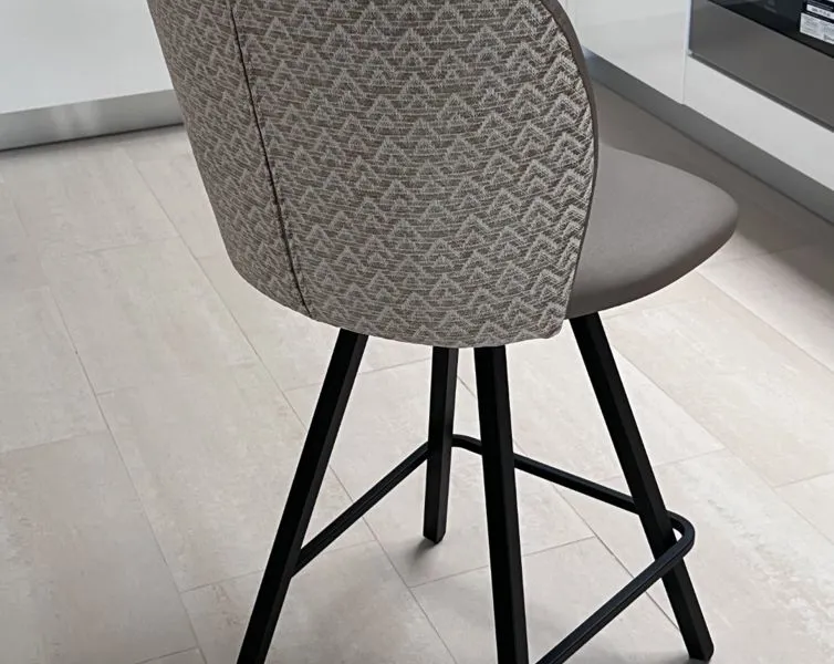 Tavoli e sedie d'arredamento presso Mobili Castelli a Illasi, Verona.