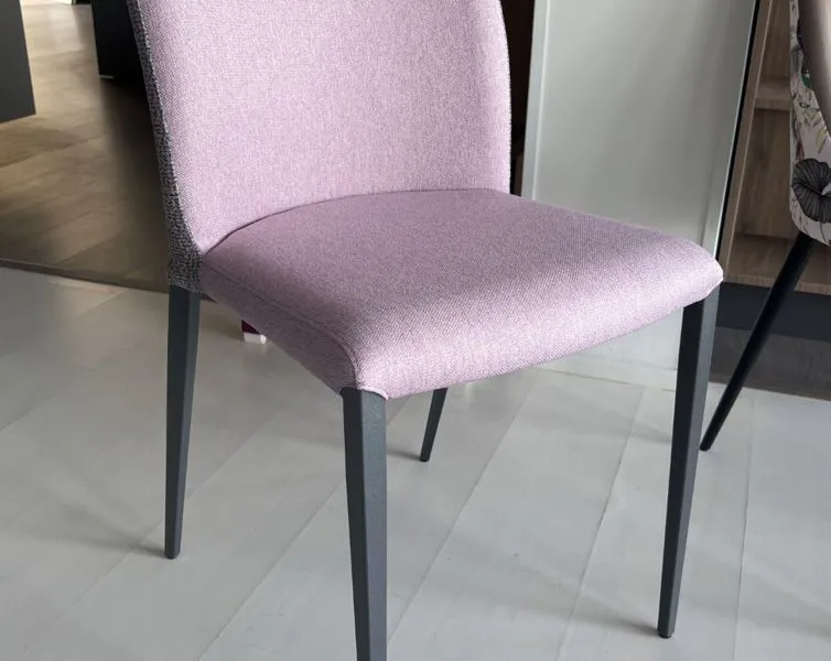 Tavoli e sedie d'arredamento presso Mobili Castelli a Illasi, Verona.
