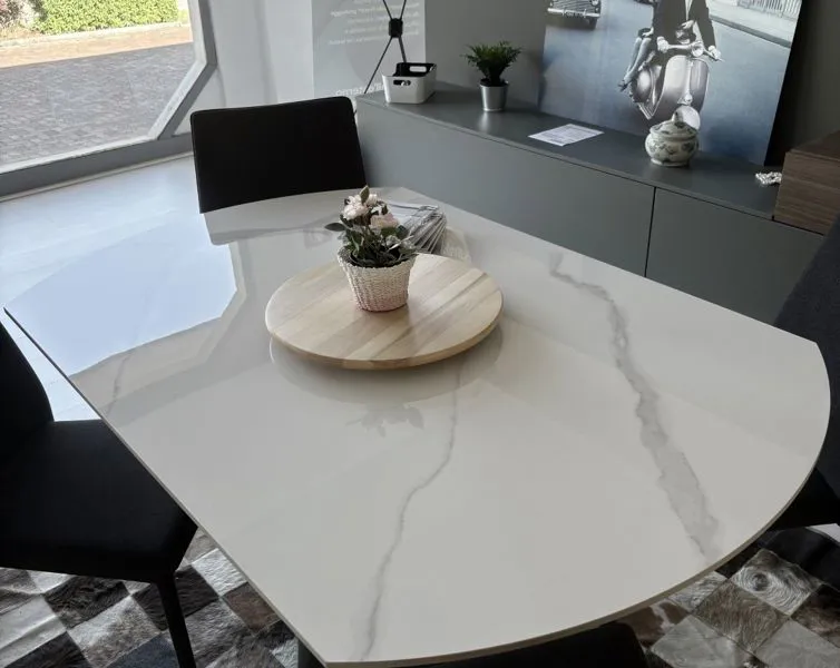 Tavoli e sedie d'arredamento presso Mobili Castelli a Illasi, Verona.