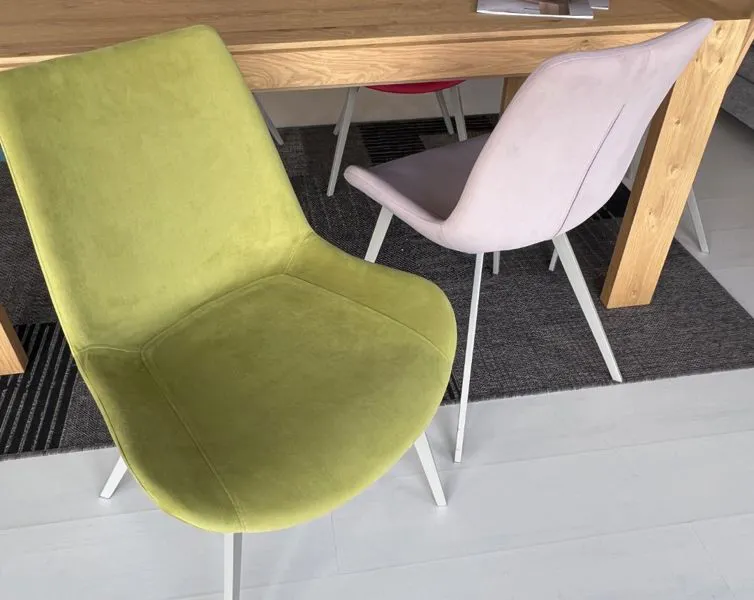 Tavoli e sedie d'arredamento presso Mobili Castelli a Illasi, Verona.