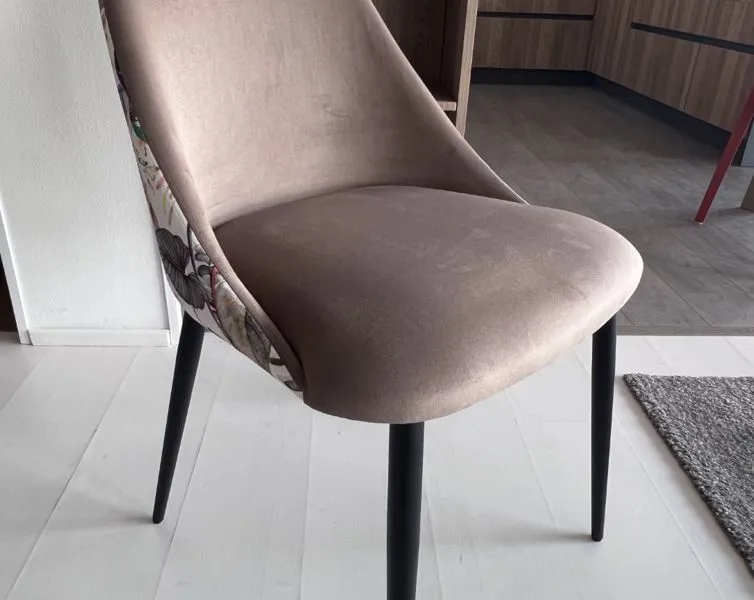 Tavoli e sedie d'arredamento presso Mobili Castelli a Illasi, Verona.