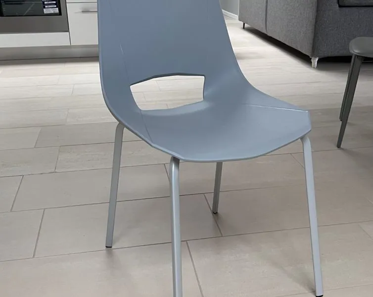 Tavoli e sedie d'arredamento presso Mobili Castelli a Illasi, Verona.