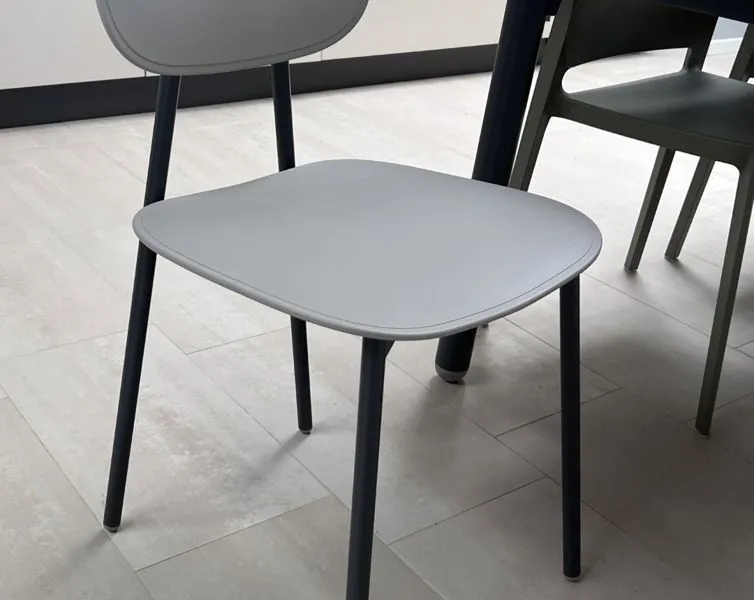 Tavoli e sedie d'arredamento presso Mobili Castelli a Illasi, Verona.
