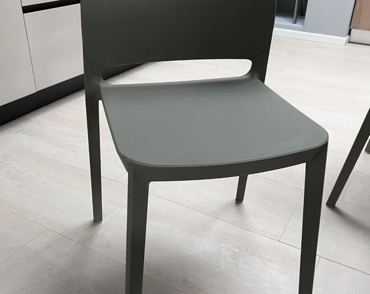 Tavoli e sedie d'arredamento presso Mobili Castelli a Illasi, Verona.