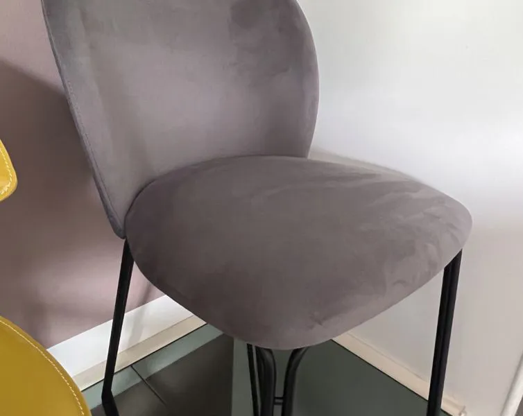 Tavoli e sedie d'arredamento presso Mobili Castelli a Illasi, Verona.