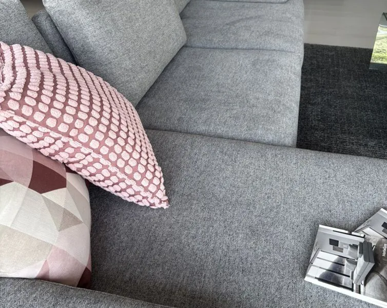 Divano letto presso lo showroom di Mobili Castelli a Illasi Verona