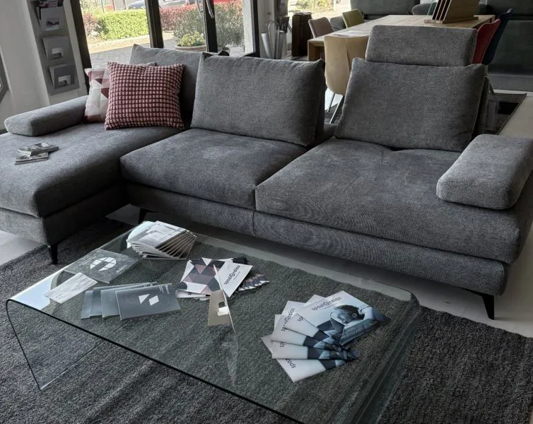 Divano letto presso lo showroom di Mobili Castelli a Illasi Verona
