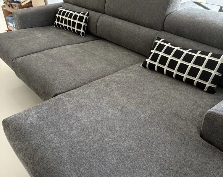 Divano letto presso lo showroom di Mobili Castelli a Illasi Verona