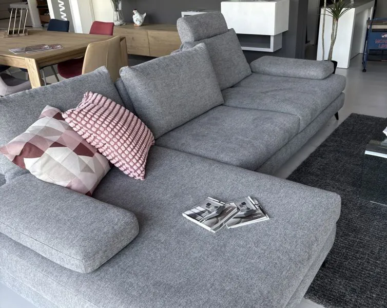 Divano letto presso lo showroom di Mobili Castelli a Illasi Verona