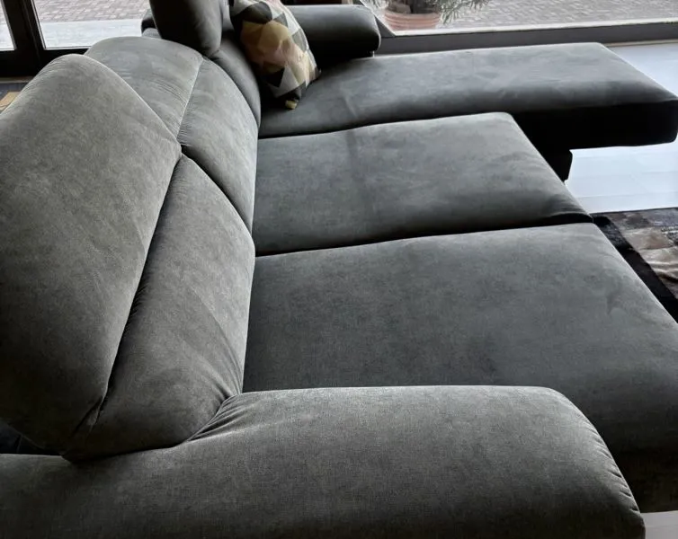 Divano letto presso lo showroom di Mobili Castelli a Illasi Verona