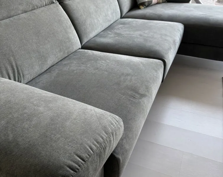 Divano letto presso lo showroom di Mobili Castelli a Illasi Verona