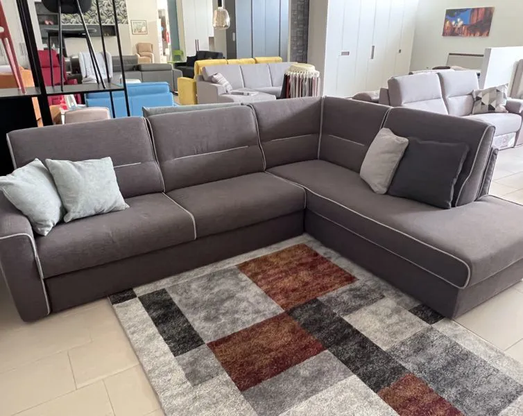 Divano letto presso lo showroom di Mobili Castelli a Illasi Verona