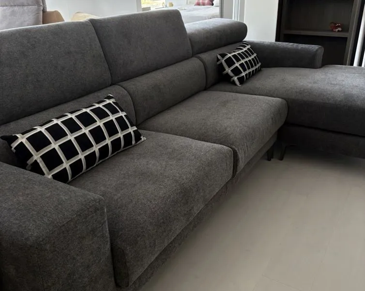 Divano letto presso lo showroom di Mobili Castelli a Illasi Verona