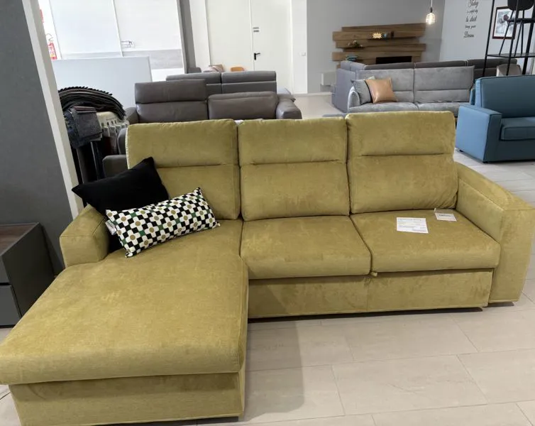 Divano letto presso lo showroom di Mobili Castelli a Illasi Verona