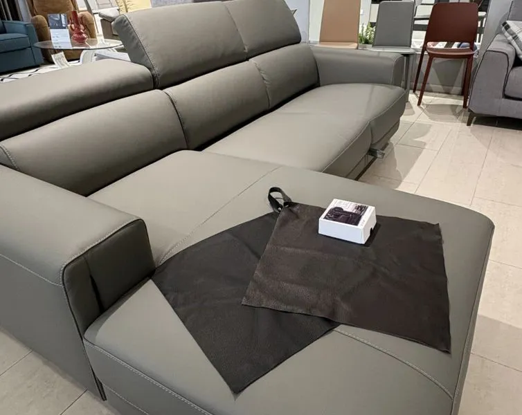Divano letto presso lo showroom di Mobili Castelli a Illasi Verona