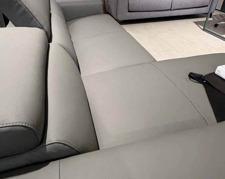 Divano letto presso lo showroom di Mobili Castelli a Illasi Verona