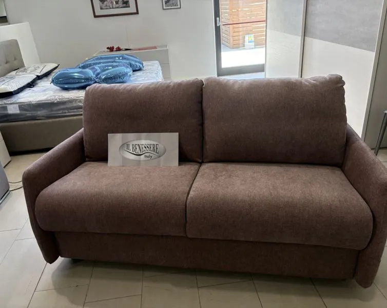 Divano letto presso lo showroom di Mobili Castelli a Illasi Verona