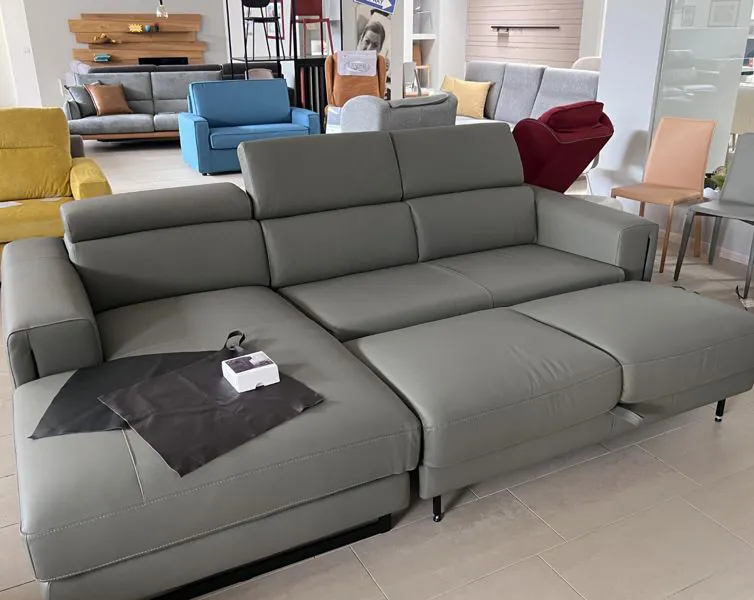 Divano letto presso lo showroom di Mobili Castelli a Illasi Verona