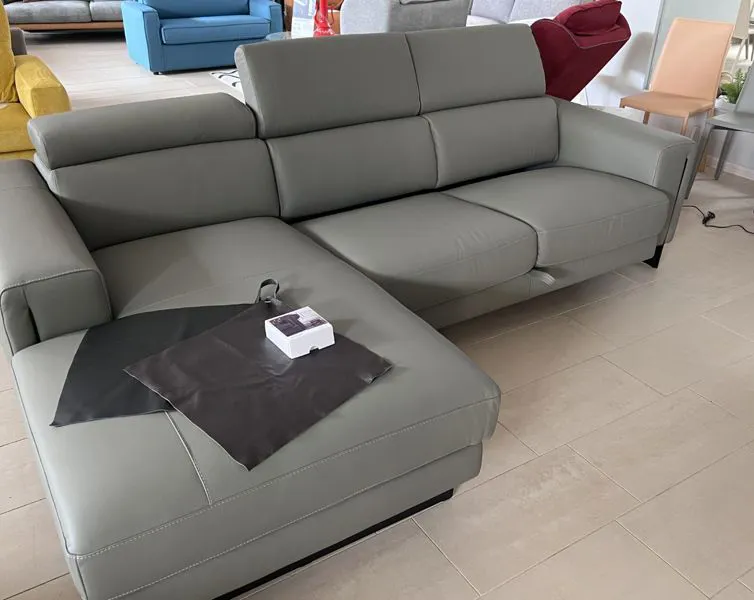Divano letto presso lo showroom di Mobili Castelli a Illasi Verona